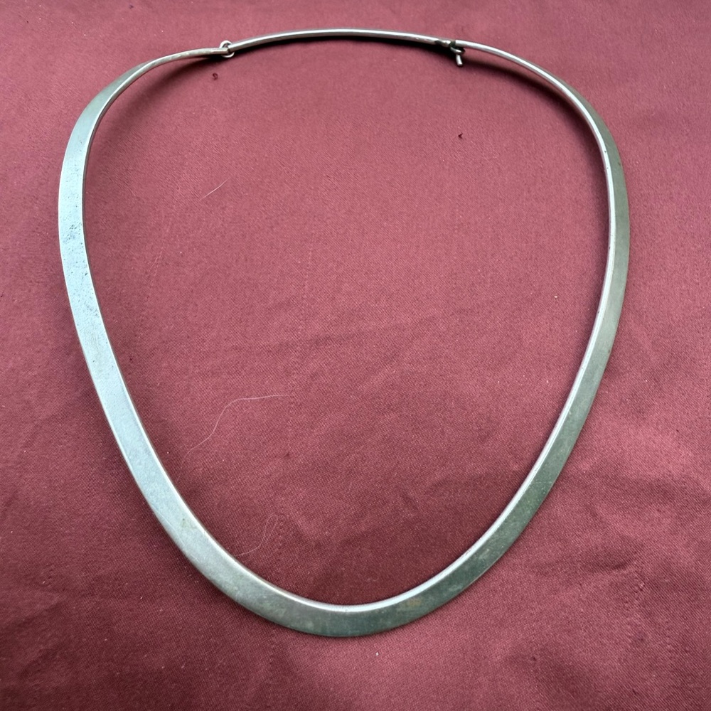 Elegant Silver Women's Necklace